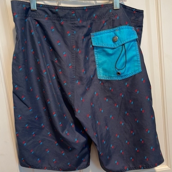 Quicksilver 🔥sale🔥🌟blue and red surf 🏄♂️ shorts - Picture 6 of 10